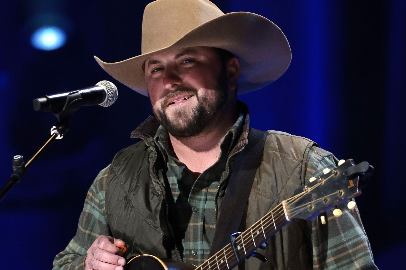 The Music Stops: Tyler Farr Sustains Severe Concussion in Vehicle Crash