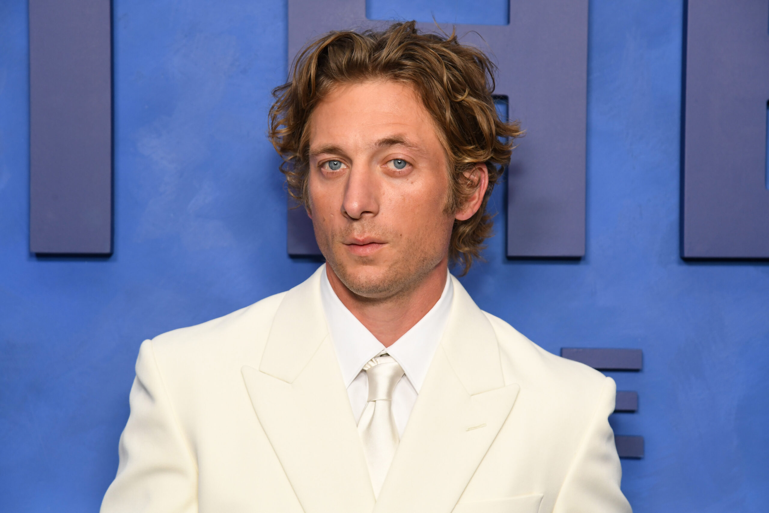 Jeremy Allen White Backs U.K. Social Media Ban for Minors: “A Correction”