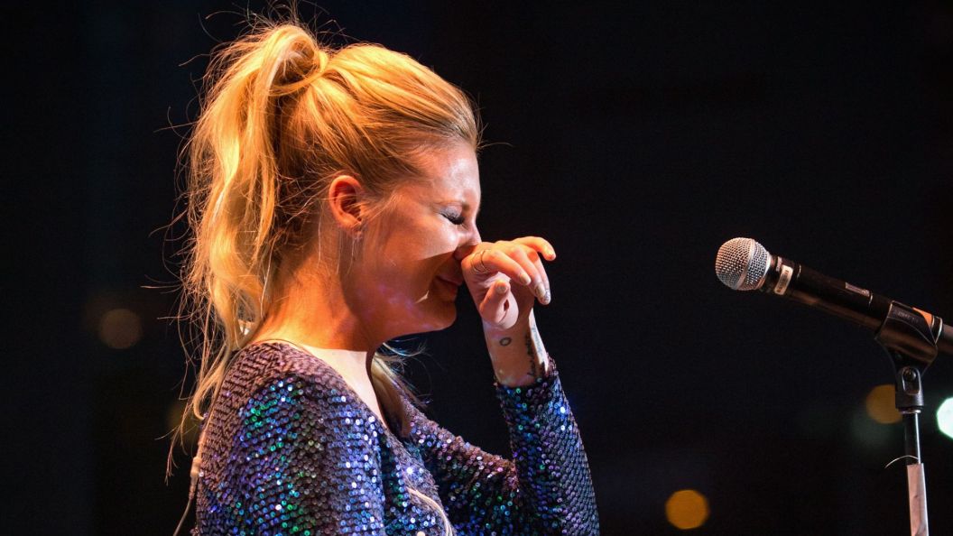 The Weight of the Stage, Why Kelsea Ballerini Broke Down Mid-Performance