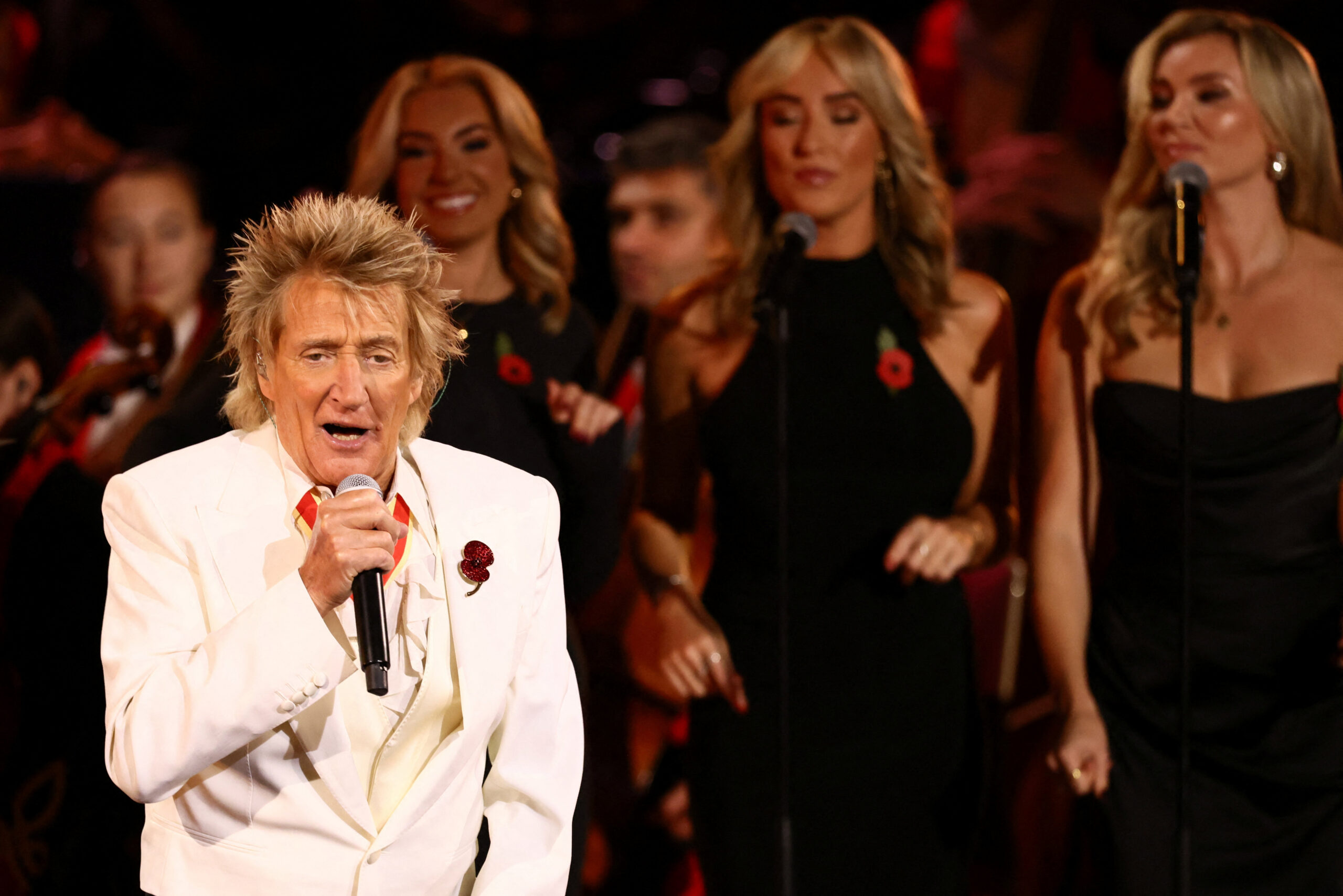 Rod Stewart Requires Oxygen Onstage During 2026 Utah Concert
