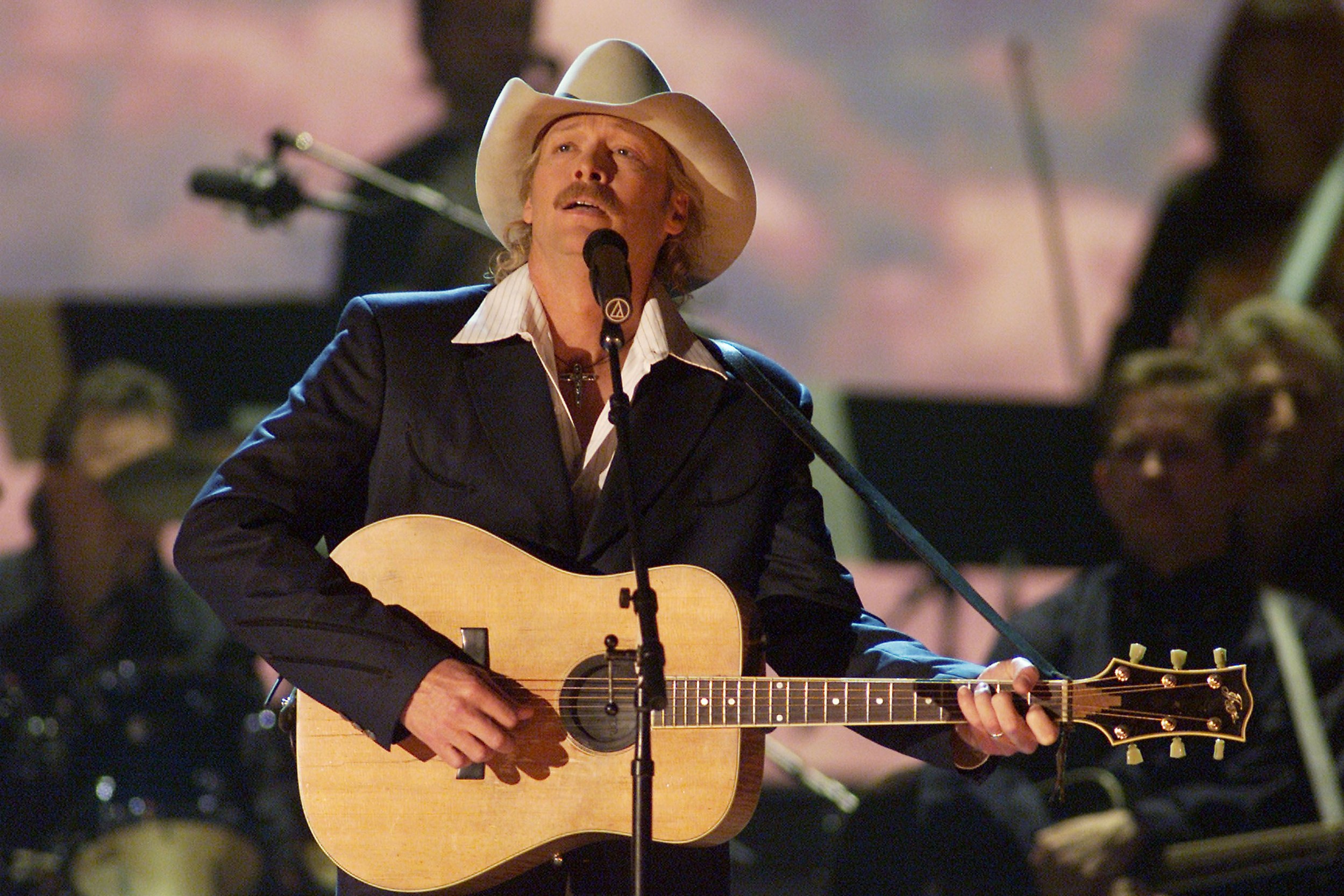 Alan Jackson’s Career Trajectory – From First Deal to Farewell Stage
