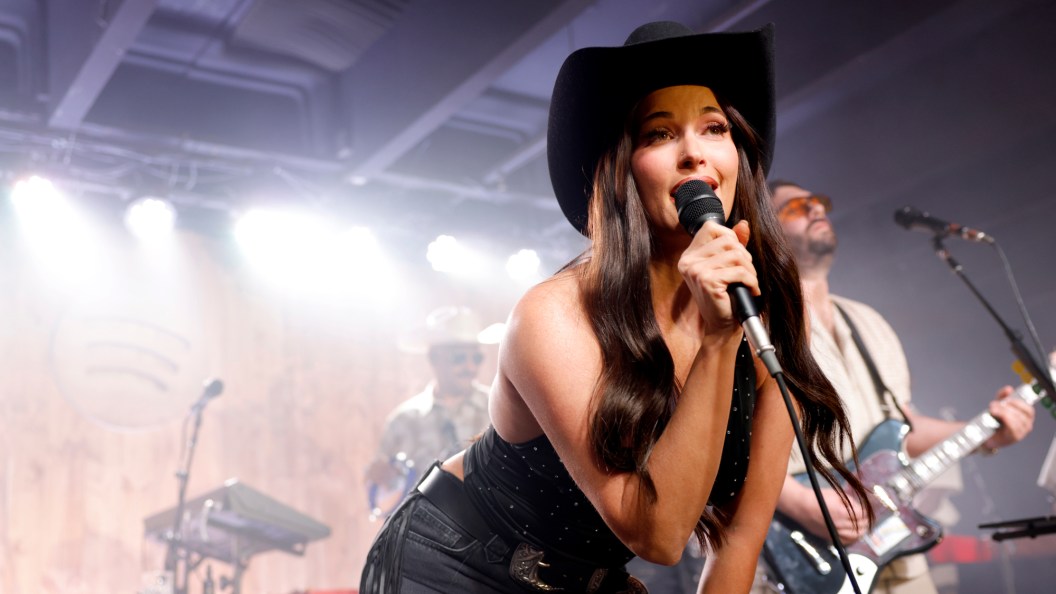 Kacey Musgraves’ “Jolene” – Her Iconic Dolly Parton Tribute