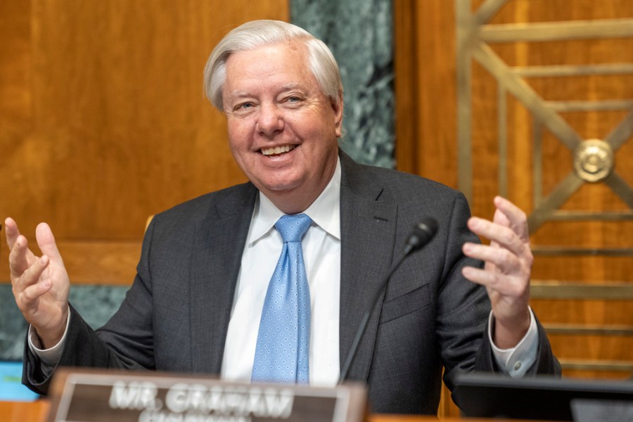 Lindsey Graham’s Shifting Allegiance – A Republican Senator’s Journey