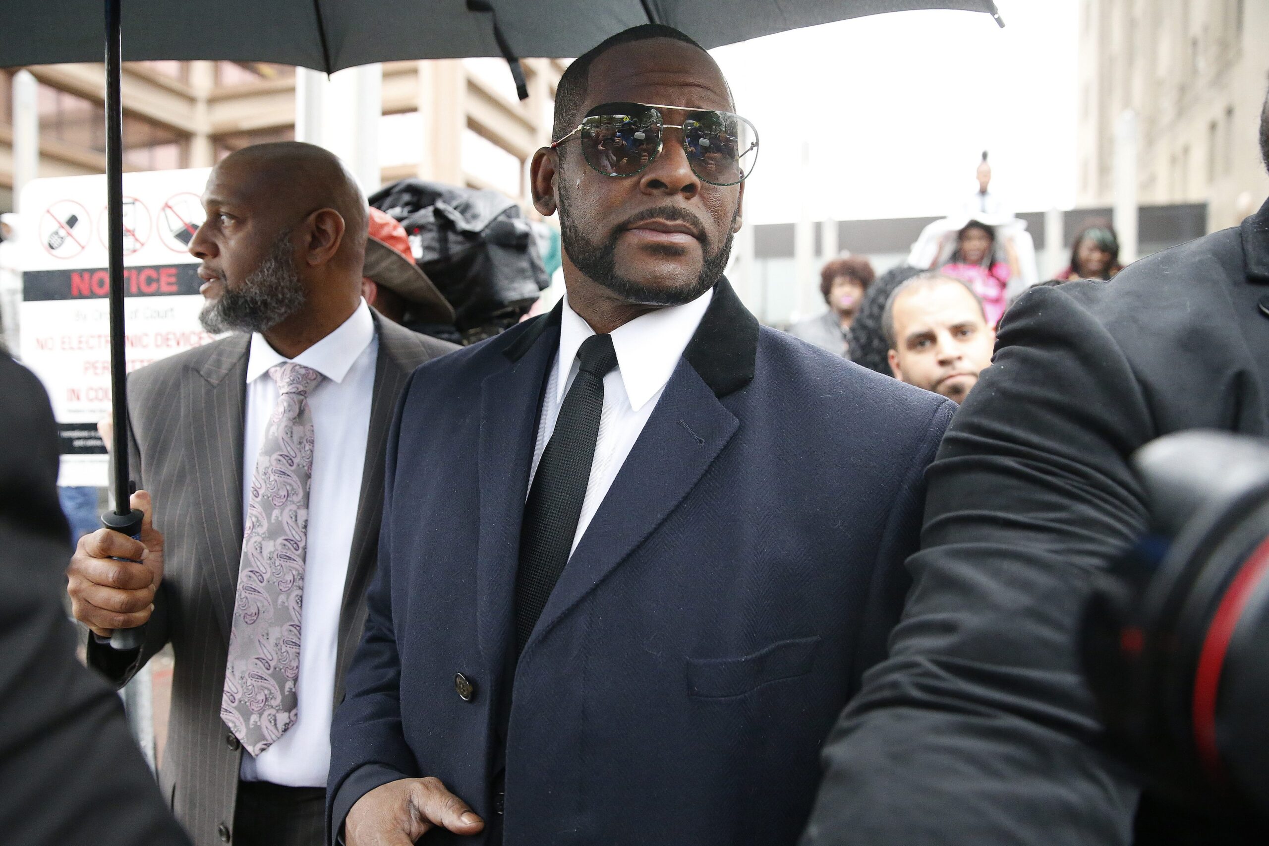 R. Kelly Seeks Presidential Commutation from Donald Trump