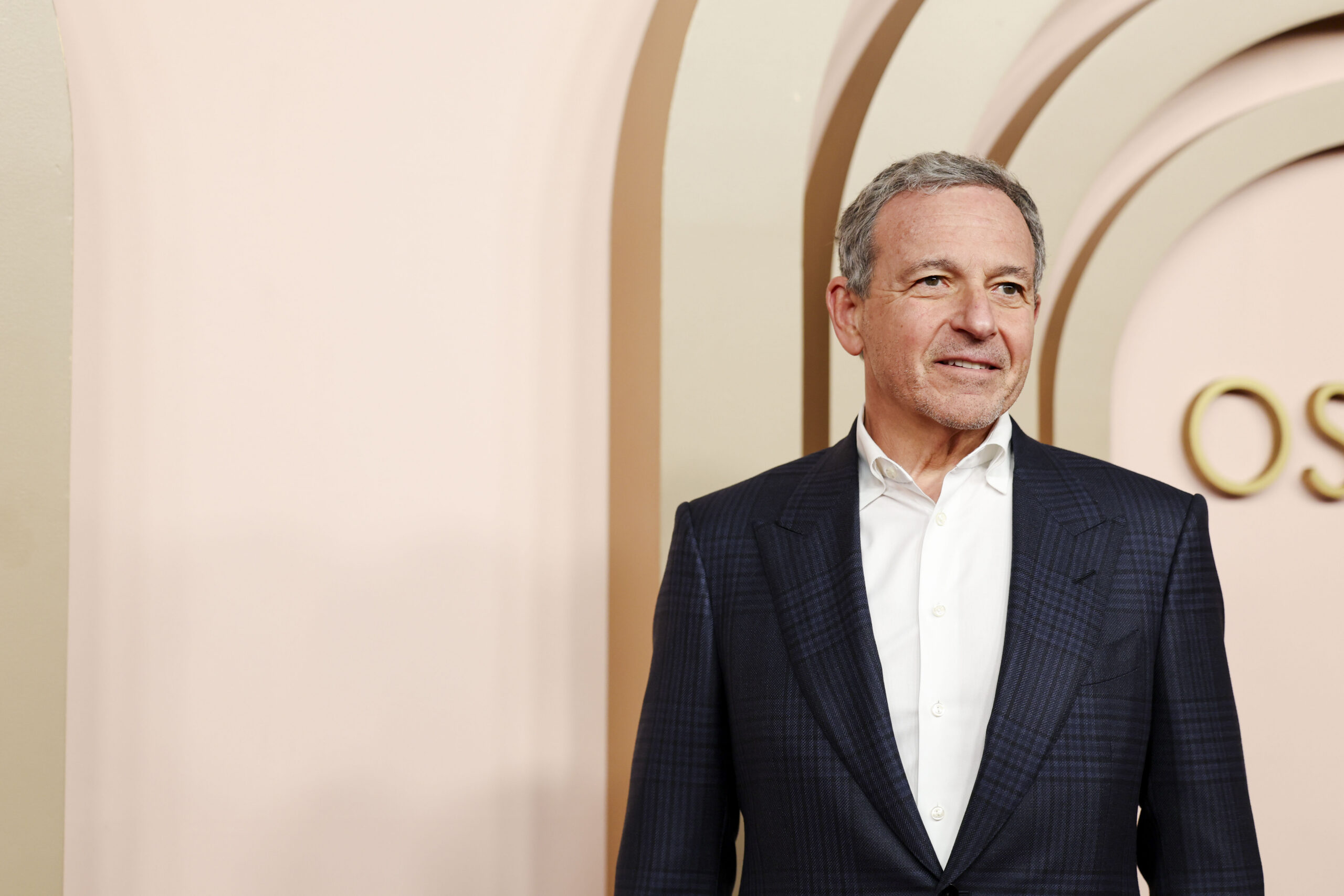 Iger’s Silence on Chapek – Disney’s Succession Narratives Unpacked