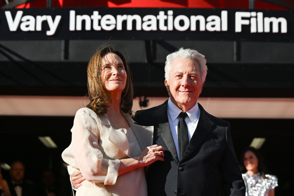 Dustin Hoffman on American Division – Comparing Today to the Vietnam War Era