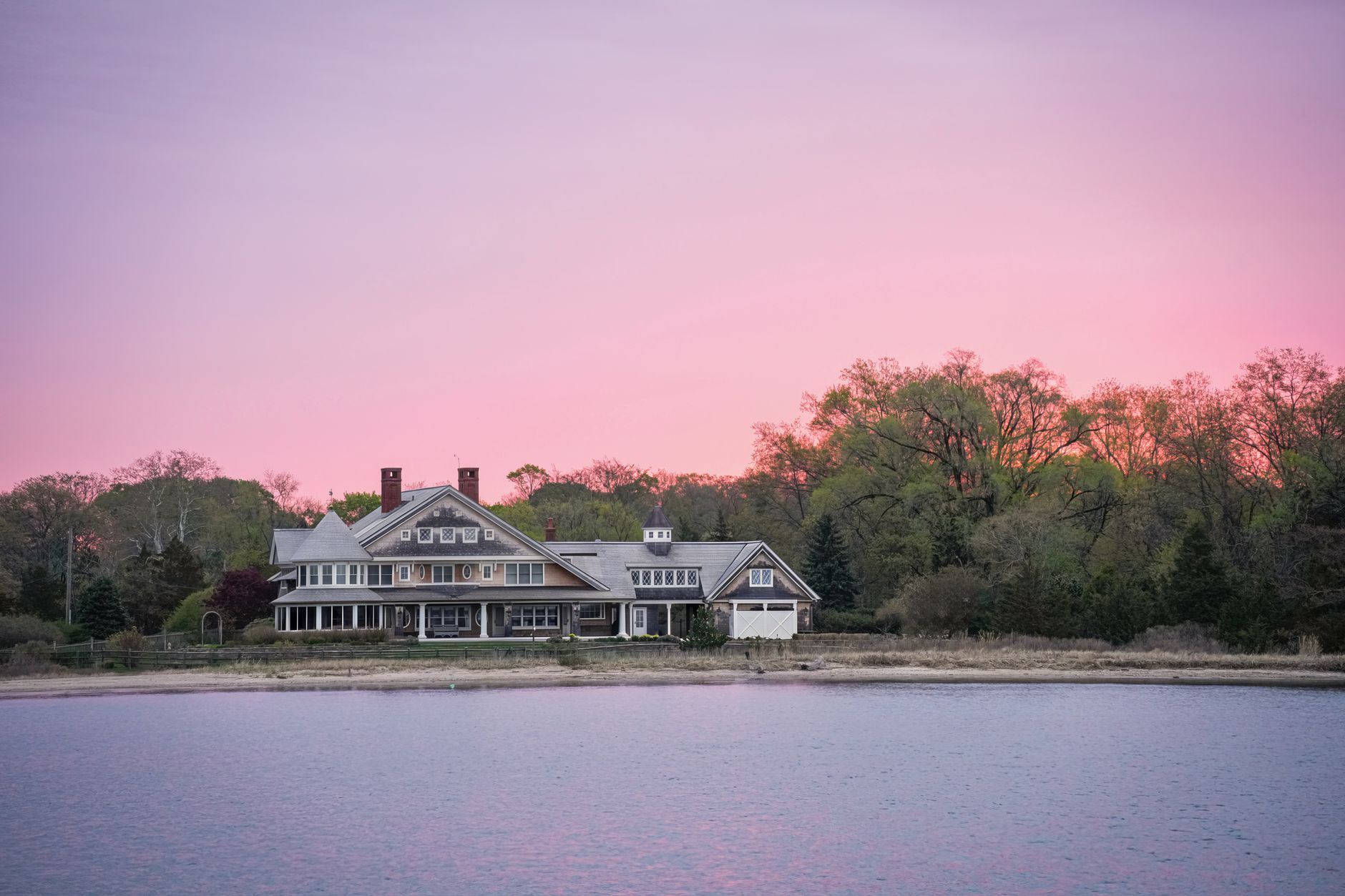 Craftsmanship on Cedar Crest: The $4.89 Million Lake Ozark Benchmark