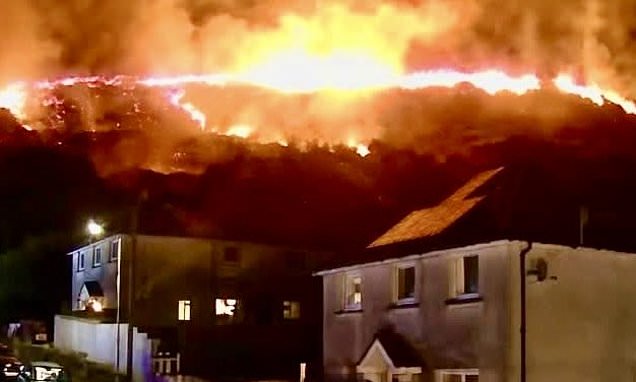 Appalling Wildfire Rages Near Homes in Wales as 200 Soldiers Deployed