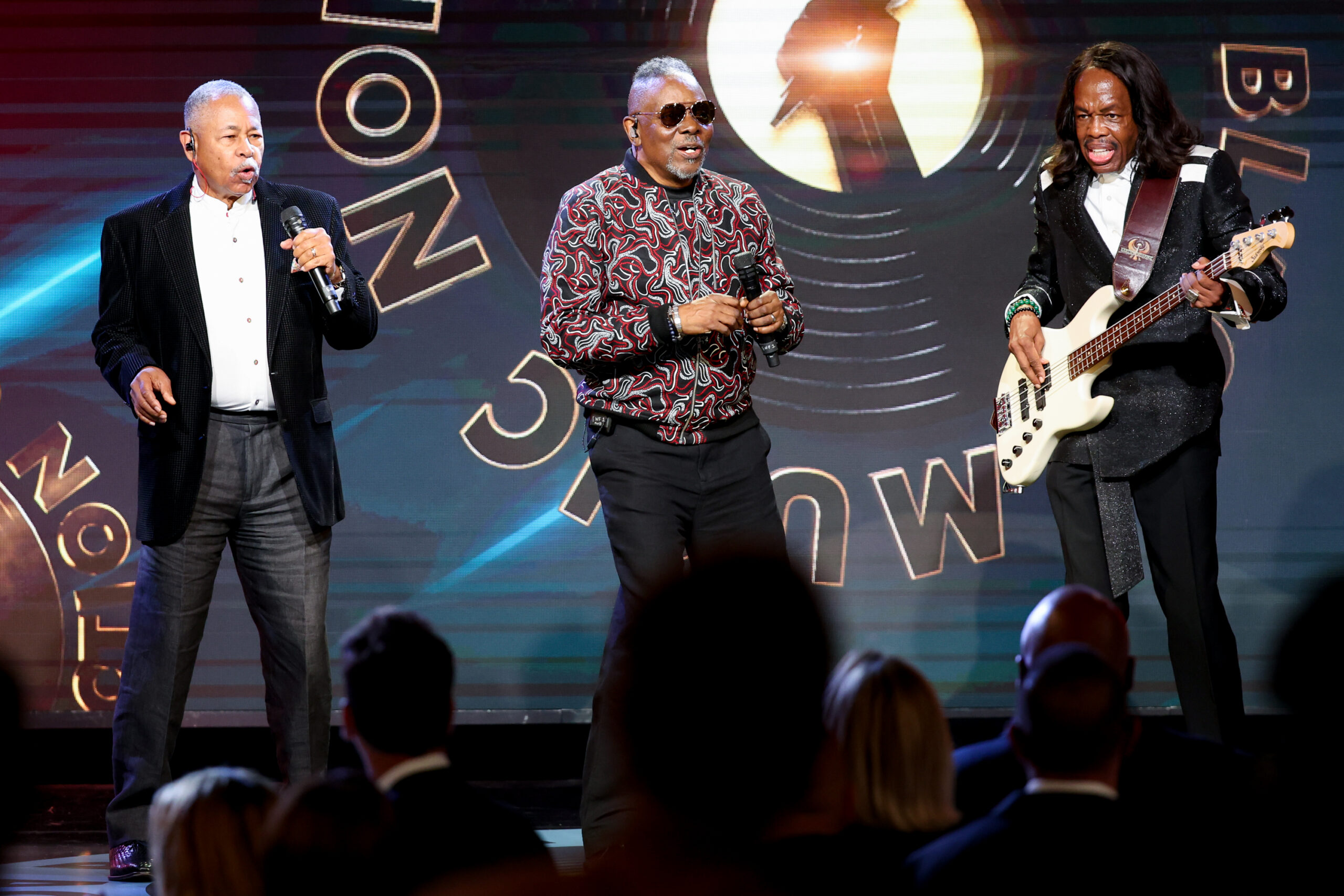 Earth, Wind & Fire abruptly postponed their August 6, 2026, concert at the Chase Center in San Francisco after a band memb...