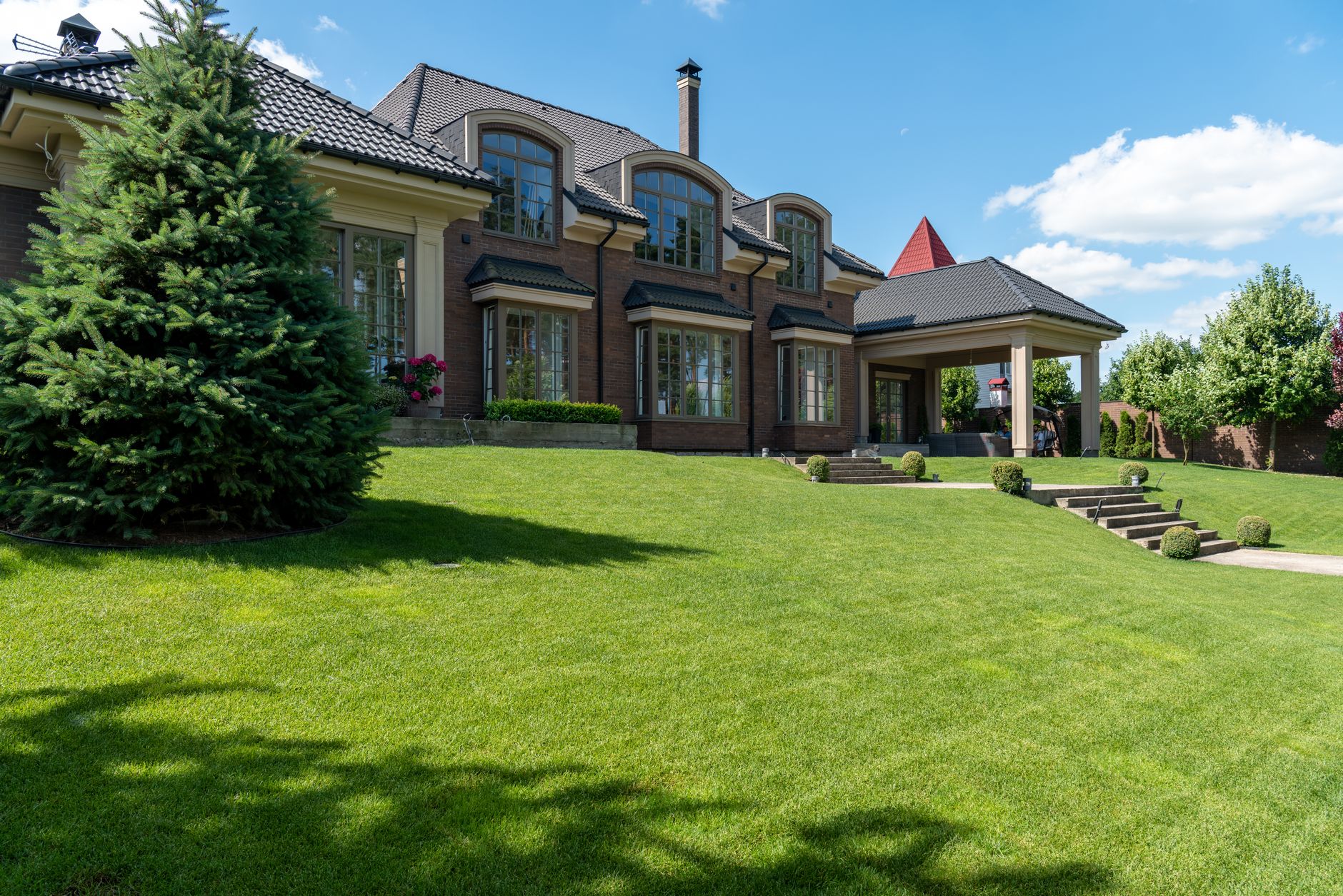 Highland Springs Scale: The $1.95 Million Benchmark on Glen Abbey Drive